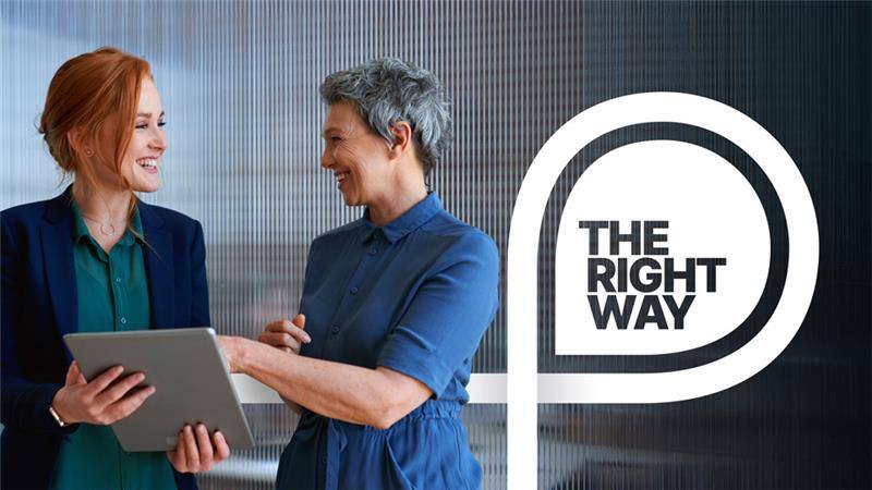 TS_people_imagery_man_woman_in_office_corridor